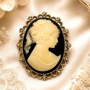 Gerry's Signed Vintage Gold Tone Black and Cream Resin Cameo Brooch Pendant